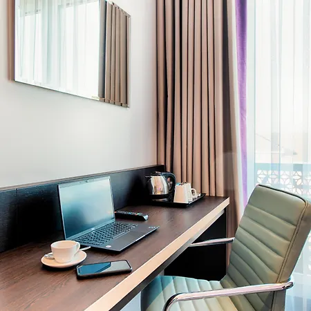 Acomhotel فندق